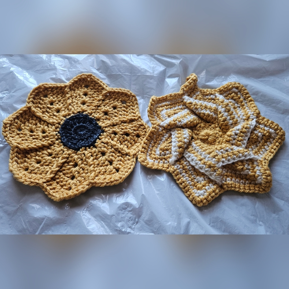 Set of 2 Gold Doilies